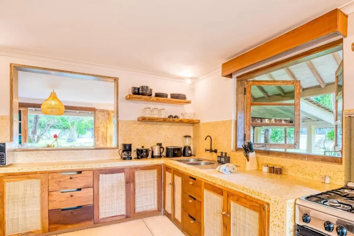 Villa Venice - 2000M2 Garden Right Behind Beach 塞米亚克 印尼