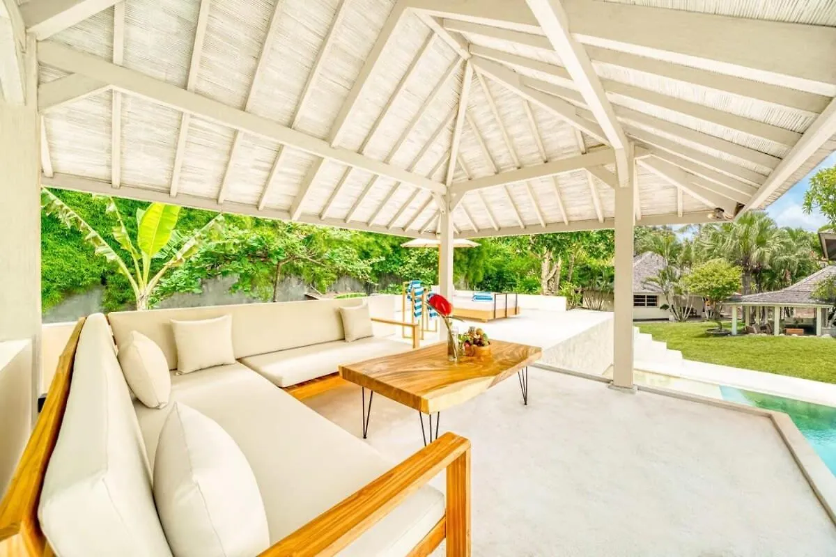 Villa Venice - 2000M2 Garden Right Behind Beach Seminyak