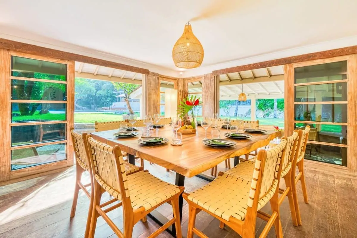 Villa Venice - 2000M2 Garden Right Behind Beach Seminyak